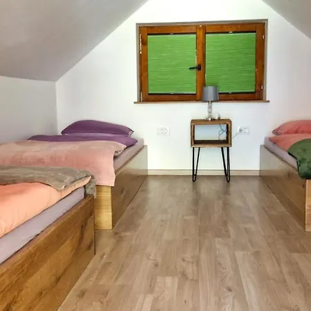 Straza House Apartmán *